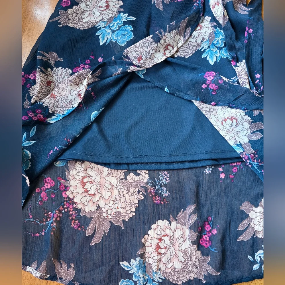 🆕️ Xhilaration Cold Shoulder Faux Wrap Floral Blue Ruffle Dress Size M - Picture 9 of 12
